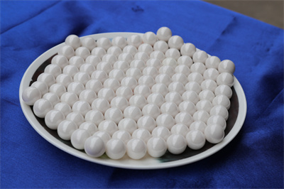 ¿Cómo se utilizan las perlas de zirconia en la molienda?